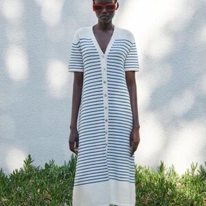 OVERSIZED KNIT DRESS